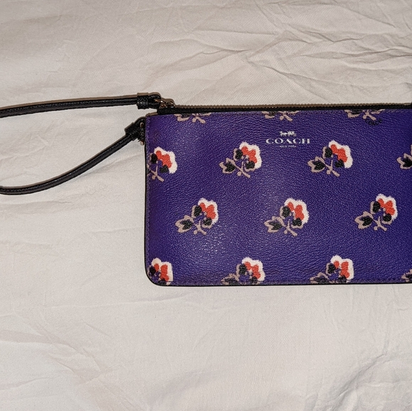 Coach Bramble Rose Wristlet - Picture 5 of 6